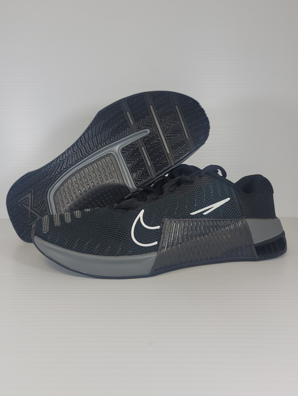 Nike Mens Size 10.5 Womens 12 Metcon 9 Black Smoke Grey White DZ2537-001 Shoes